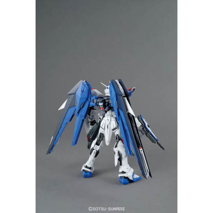 Bandai Master Grade Freedom Gundam Ver 2.0 02