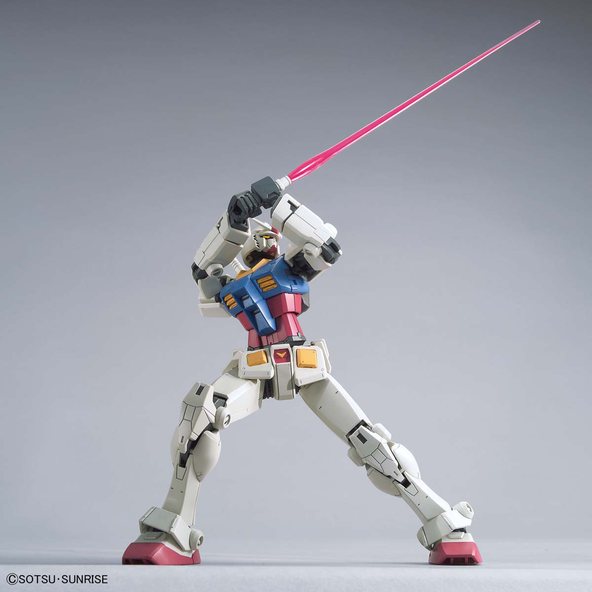Bandai High Grade RX-78-2 Gundam [Beyond Global] 02
